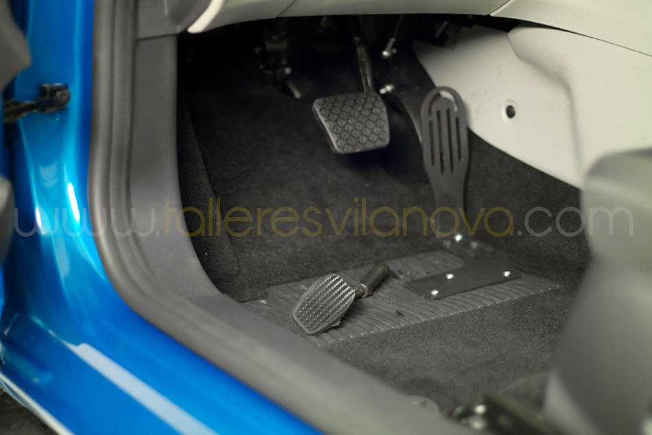 Detalle-Instalacion-Inversor-de-Acelerador-en-Ford-Fiesta-adaptado