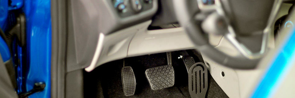 Imagen-de-portada-Inversor-de-Acelerador-en-Ford-Fiesta-adaptado-para-discapacitados