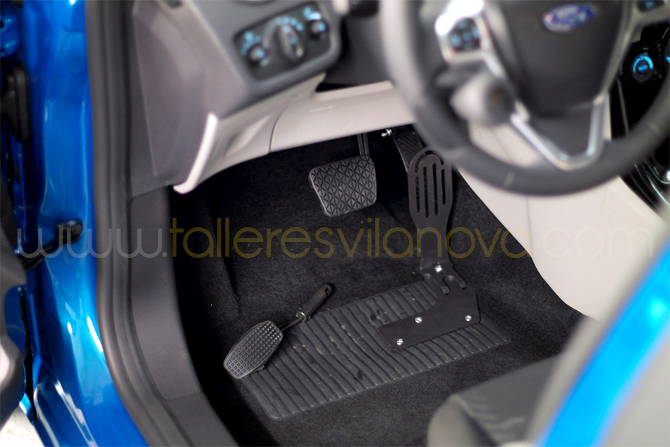 Instalacion-de-Inversor-Acelerador-en-Ford-Fiesta-para-conductores-discapacitados